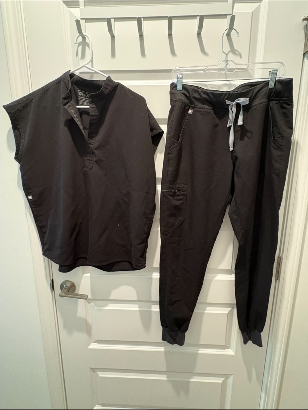 FIGS Black Women's Zamora Jogger Pants and Katarina Scrub Top Set